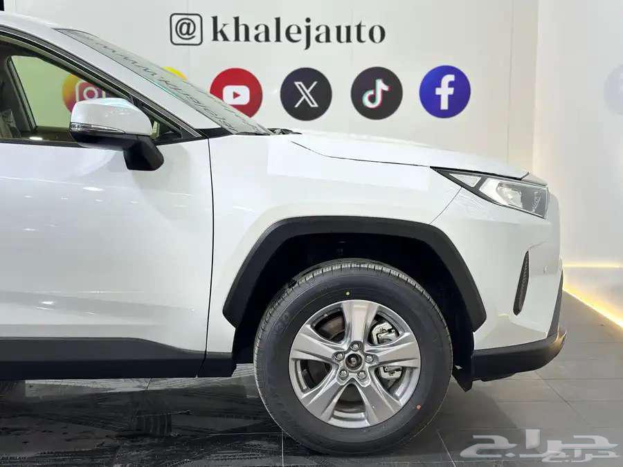 Toyota RAV4 LE Standard Gasoline Double 202563613443121410114