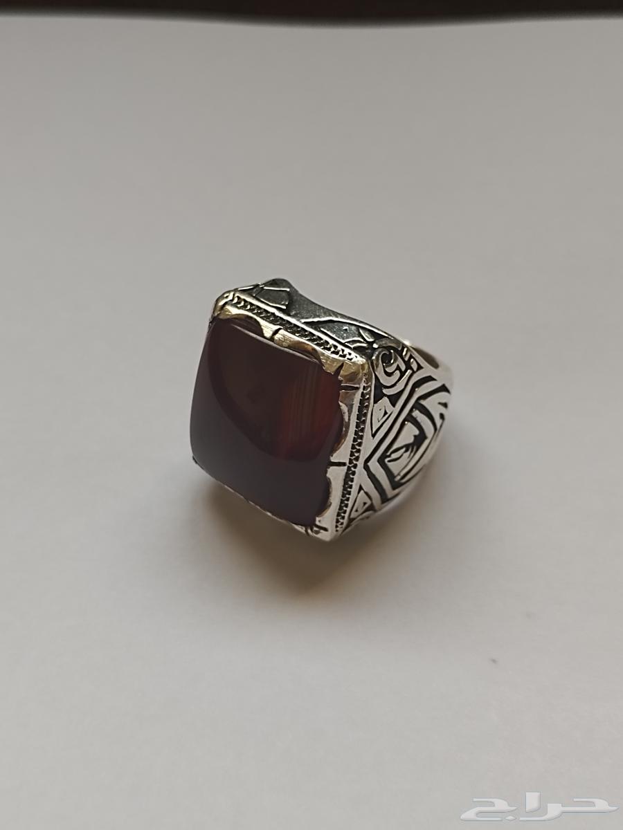 A red agate ring with a liver-like pattern634195094909471117