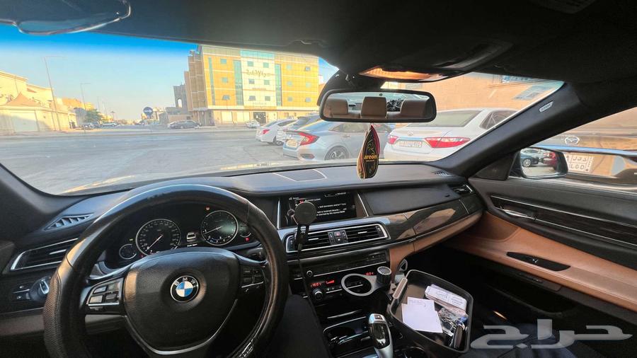 BMW 730 الفئة السابعة 201563614174177155111
