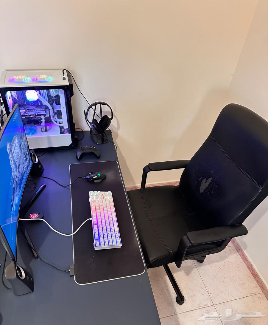 Professional gaming PC computer with all its accessories63365084187266111