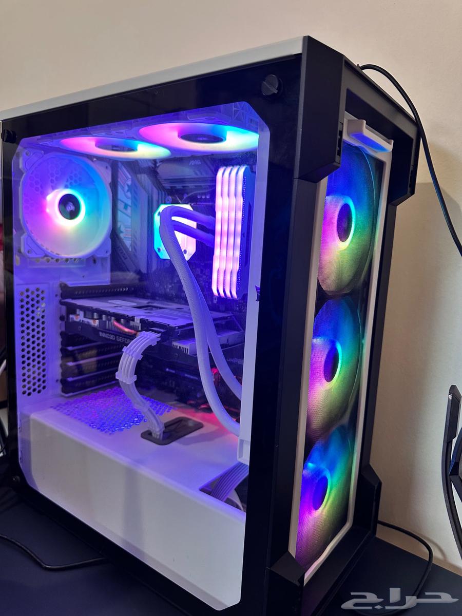 Professional gaming PC computer with all its accessories63365084187266112