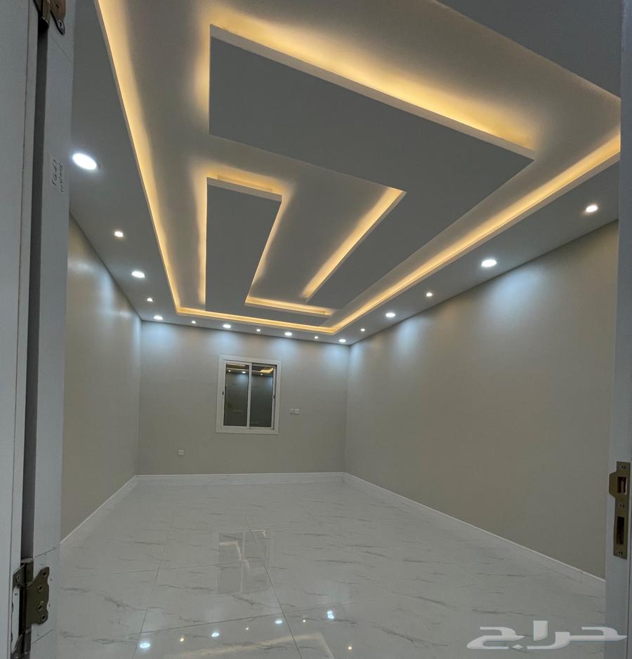 للبيع شقة دور ثاني روف 6 غرف كبيرة بالرانوناء63364081332995113