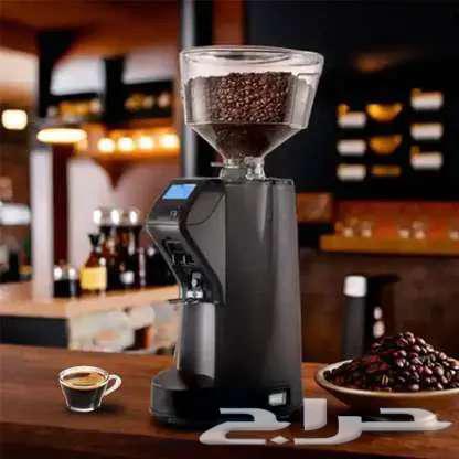 ماكينة قهوة إيطالية ومحطم للبيع (لم تُستخدم أبدًا)63352358409731111