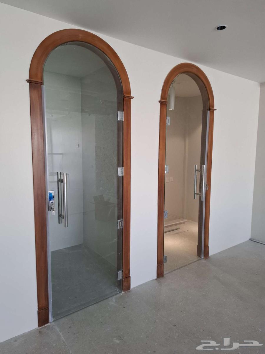 Scratch-resistant aluminum glass shower mirrors63029235922946113