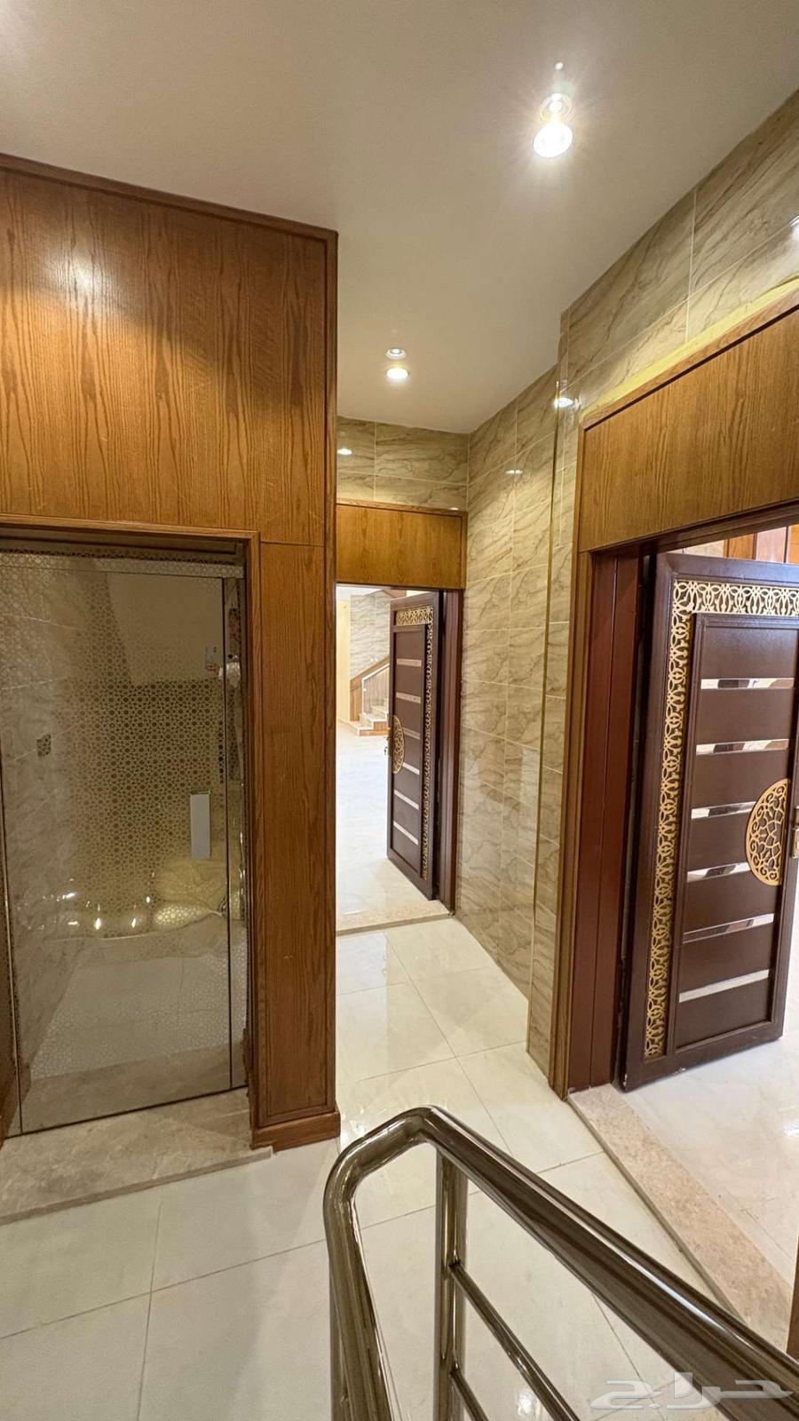 فيلا روف للبيع بحي البوادي ( مدخل مستقل -مصعد-سطح-مطبخ راكب)63380940421507111