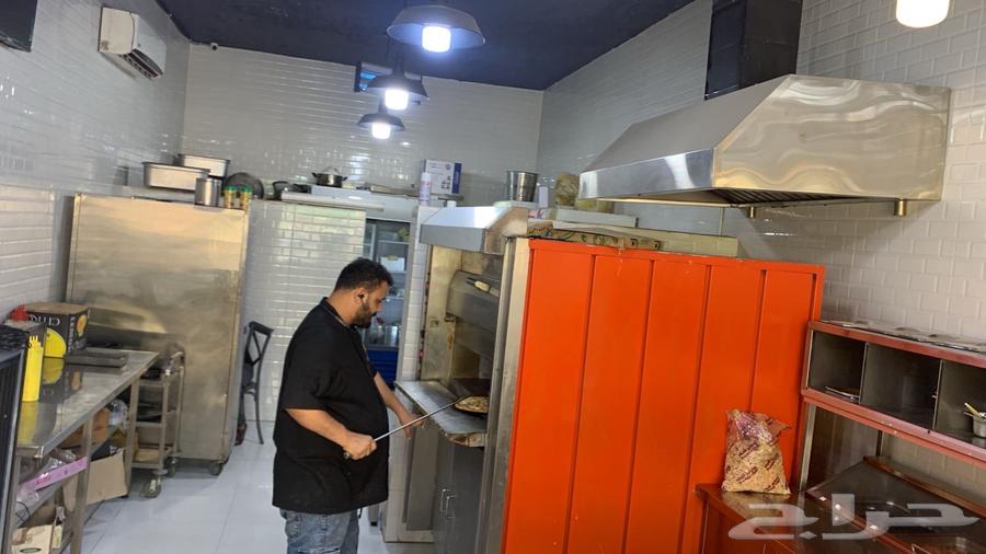 محل بيتزاء للتقبيل ب اغراضه بالكامل الرياض حي اشبيليا63438649190657112