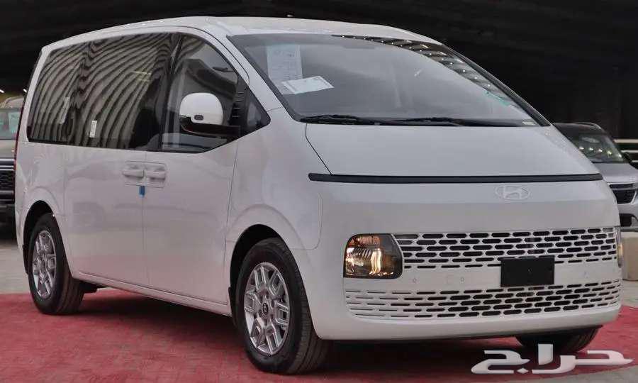 Hyundai Staria 9-passenger and 11-passenger diesel 2025 lowest financing price63616126713859112