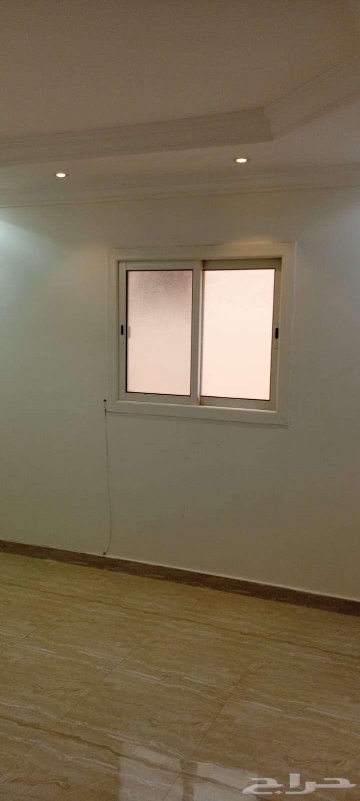 شقه عزاب للايجار بطويق شارع خديجة63381161896323112
