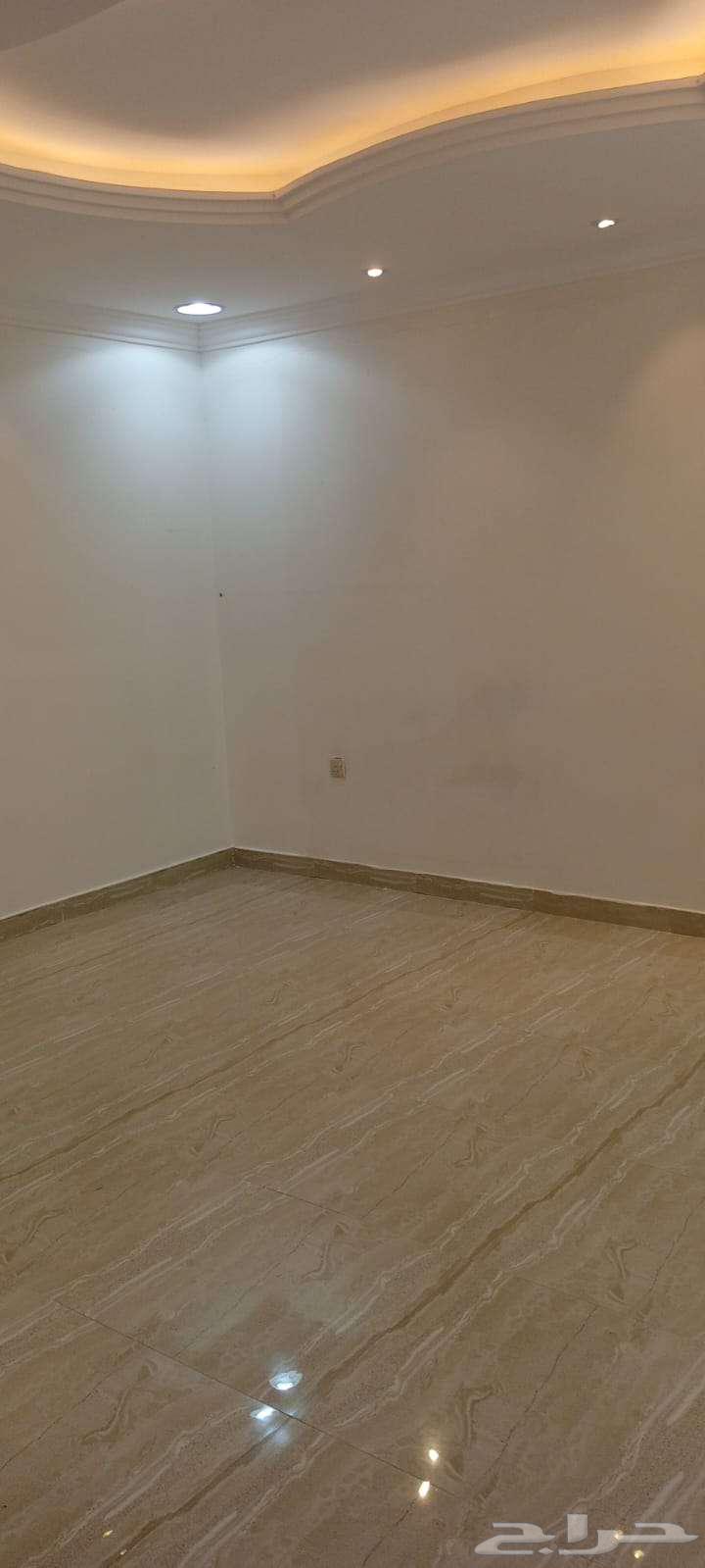 شقه عزاب للايجار بطويق شارع خديجة63381161896323114