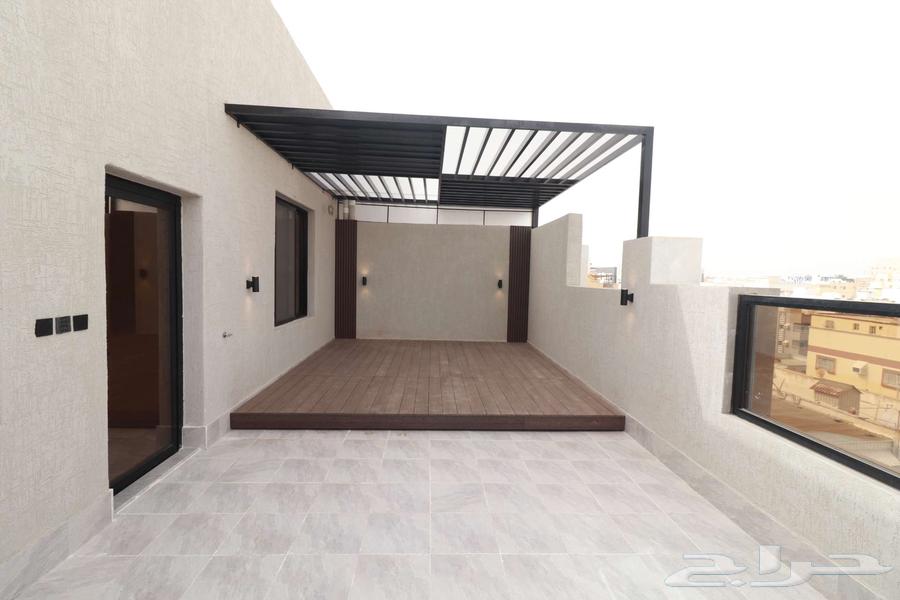 ملحق روف 4غرف مع السطوح بحي السلامة بمدخلين أفراغ فوري للبيع633806160976651122