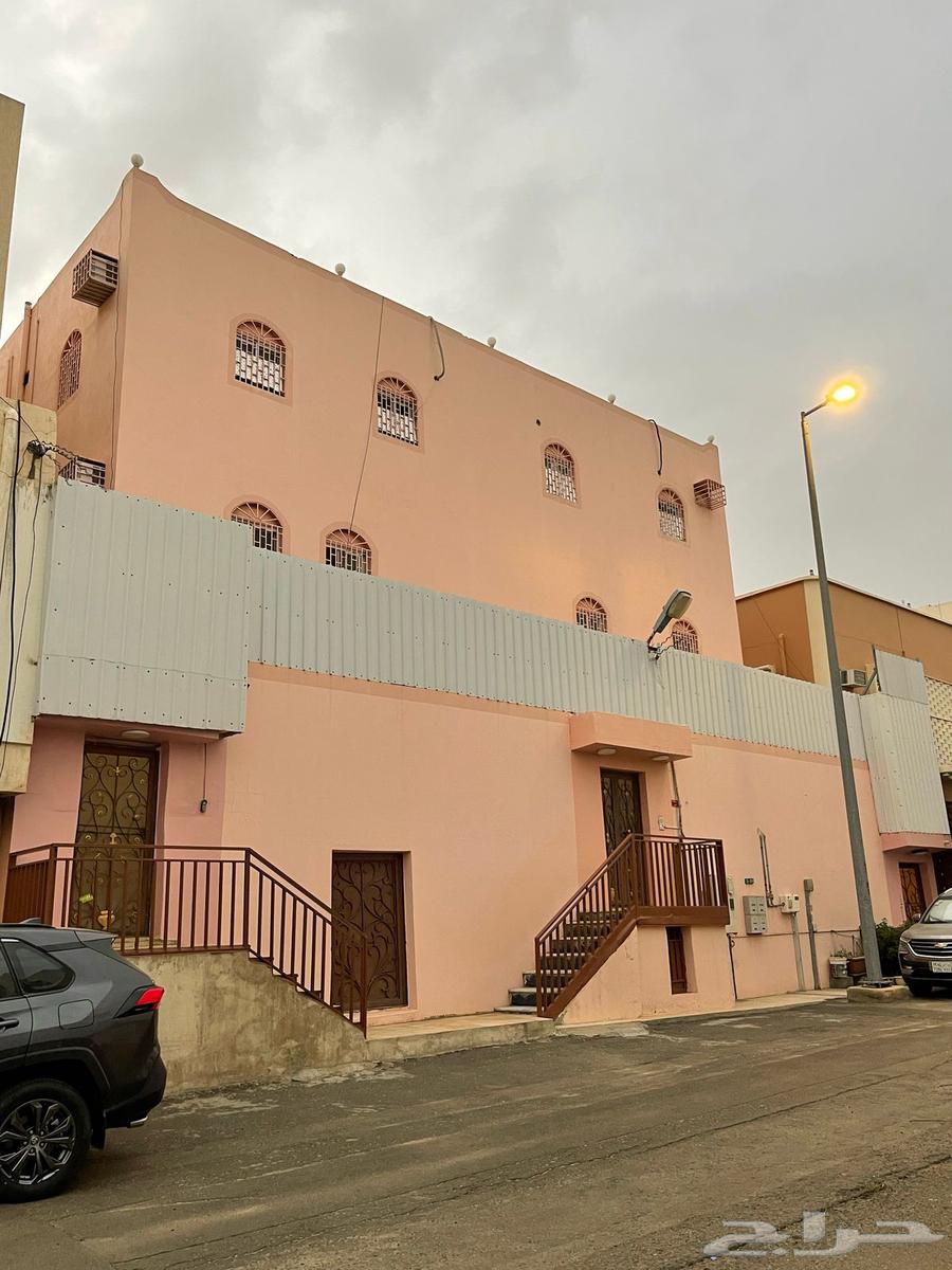 للبيع عماره دورين وملحق في خميس مشيط حي المنارة غرب حسام63380194469249114