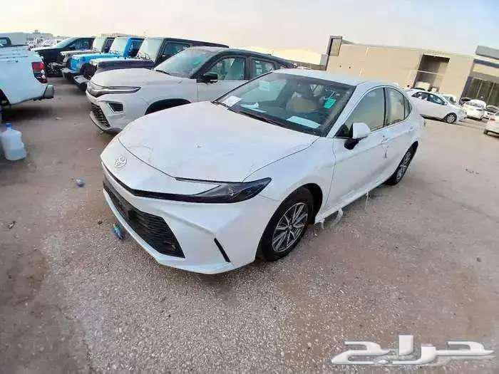 تويوتا كامري E بلاس هايبرد اصفار سعودي 202563396456571009112