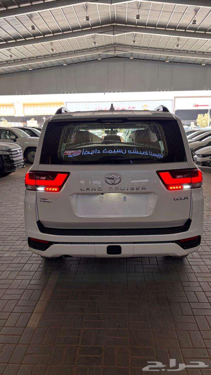 لاندكروزر GXR L2 عبداللطيف جميل63396445294849112