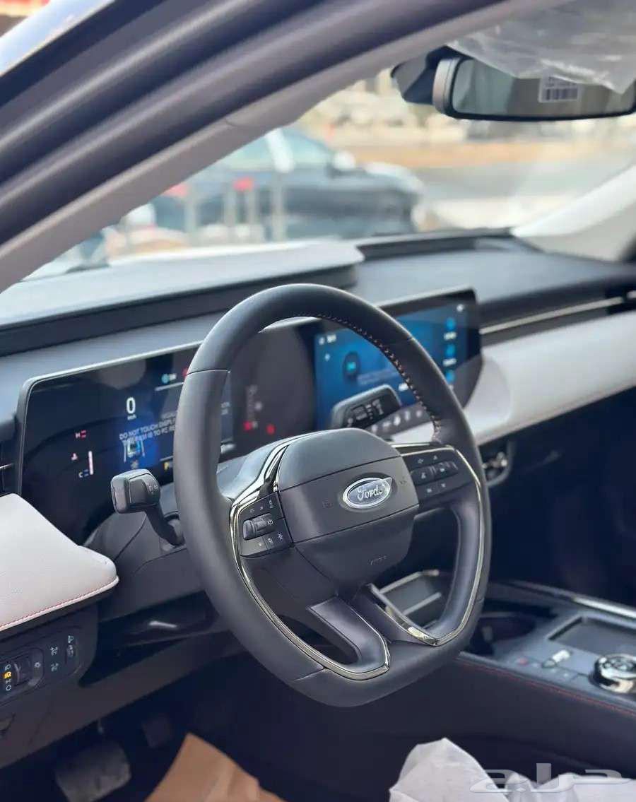 فورد تورس ترند نص فل 2025 رمادي توكيلات الجزيرة صيانة مجانية63396443761921112