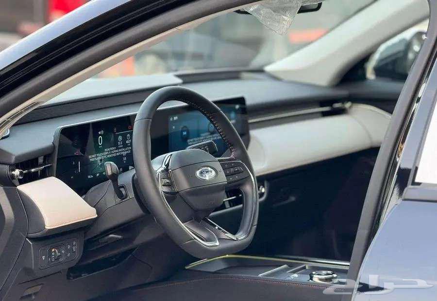 فورد تورس ترند نص فل 2025 رمادي توكيلات الجزيرة صيانة مجانية63396443761921114