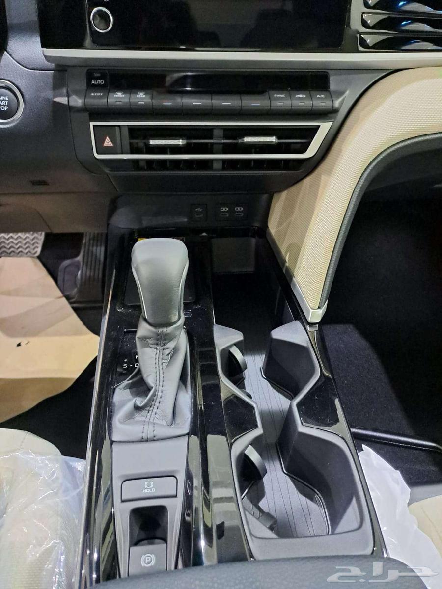 كامري LE بنزين لون أسود 202563394616761091113
