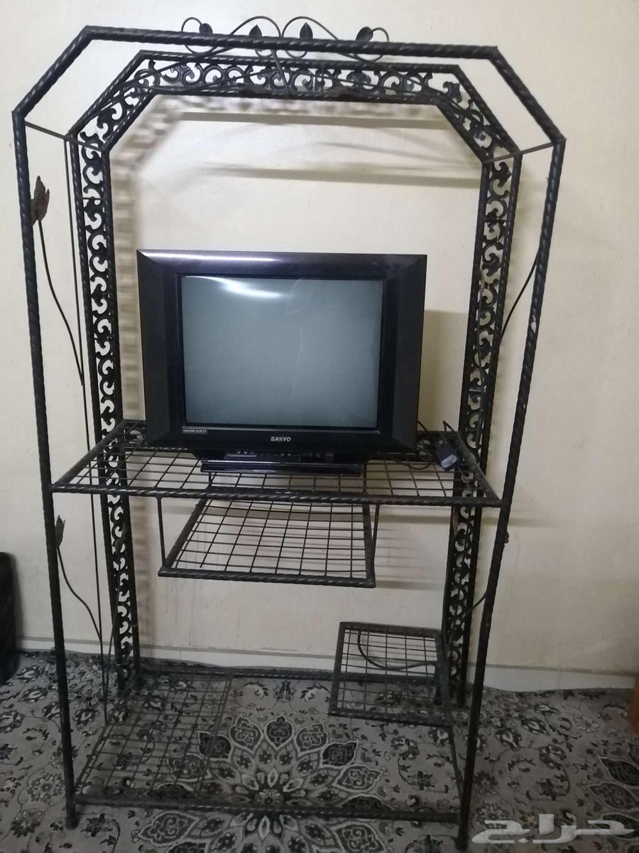 تلفزيون مع طاولة مع سرير633841286087691112