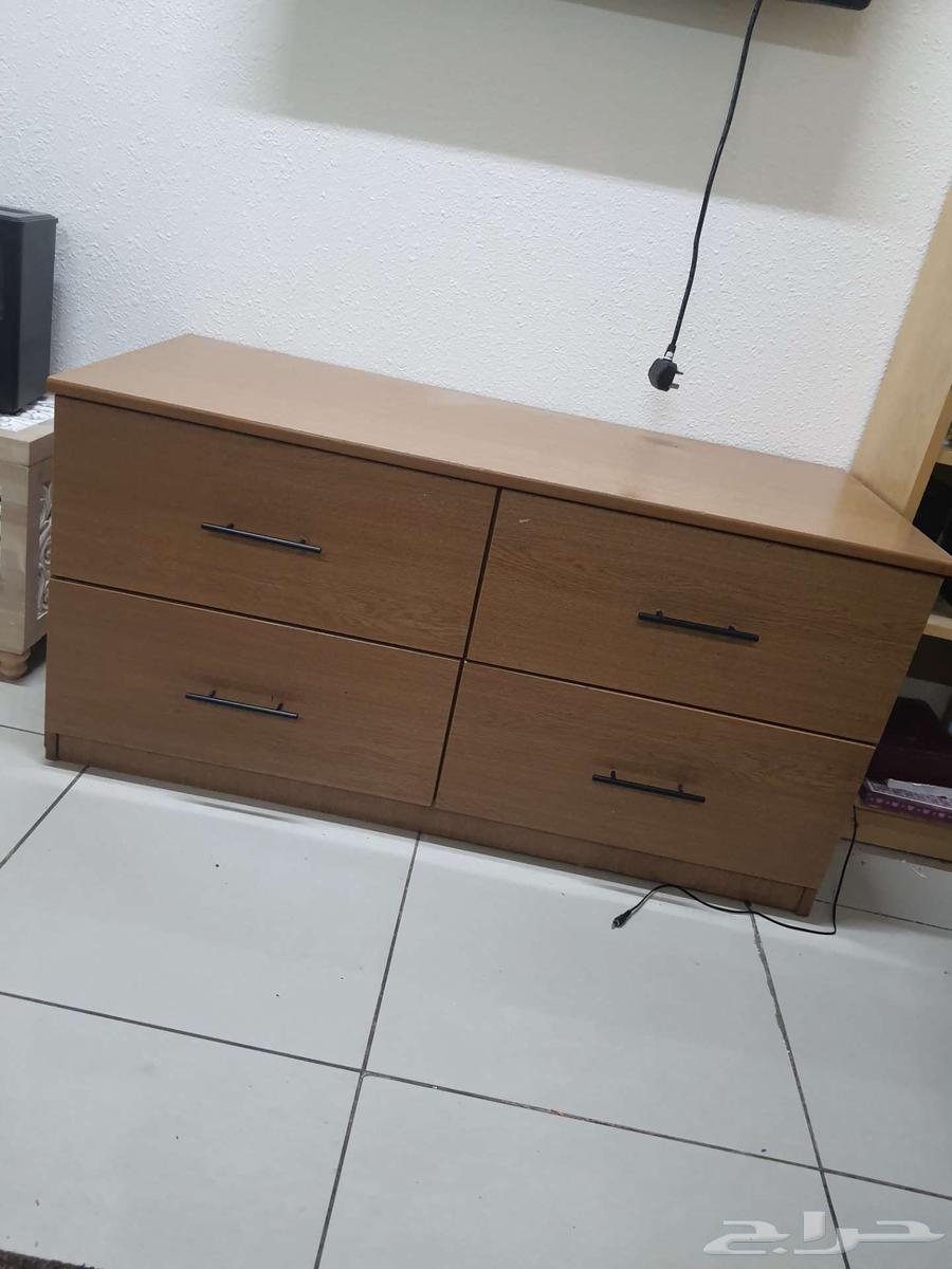 طاولة تلفزيون بني بحاله ممتازه ب 10063386435644035112