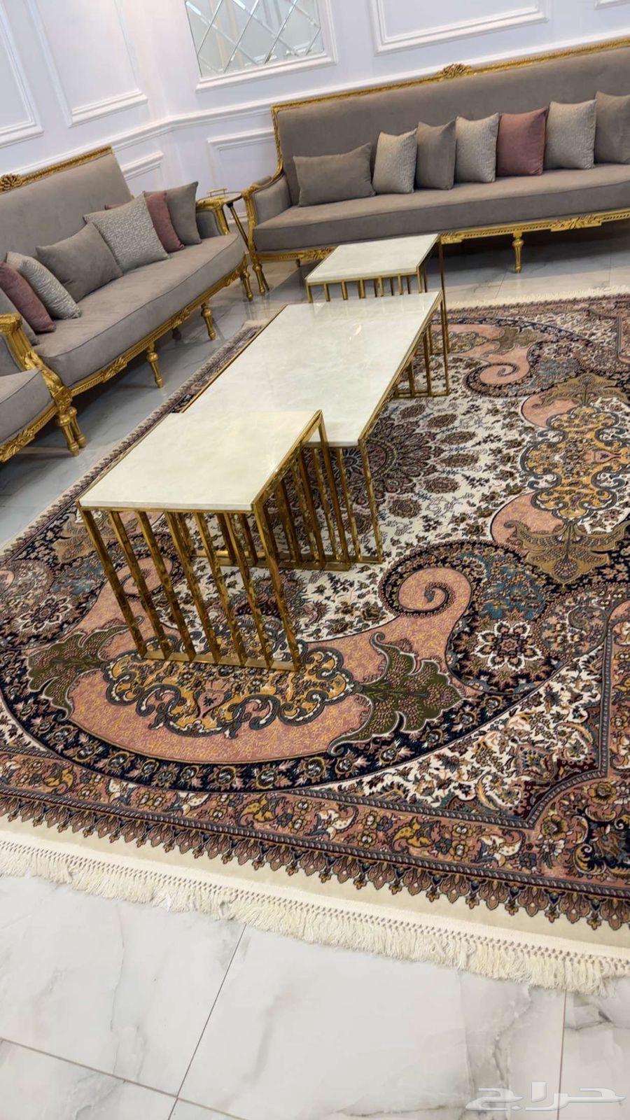 For sale: three tables, quantity 3, and a mat measuring 3 by 4.63385557448578111