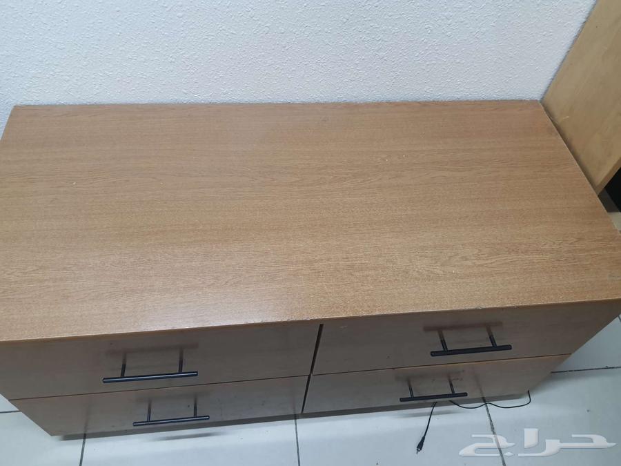 طاولة تلفزيون بني بحاله ممتازه ب 10063386435644035111