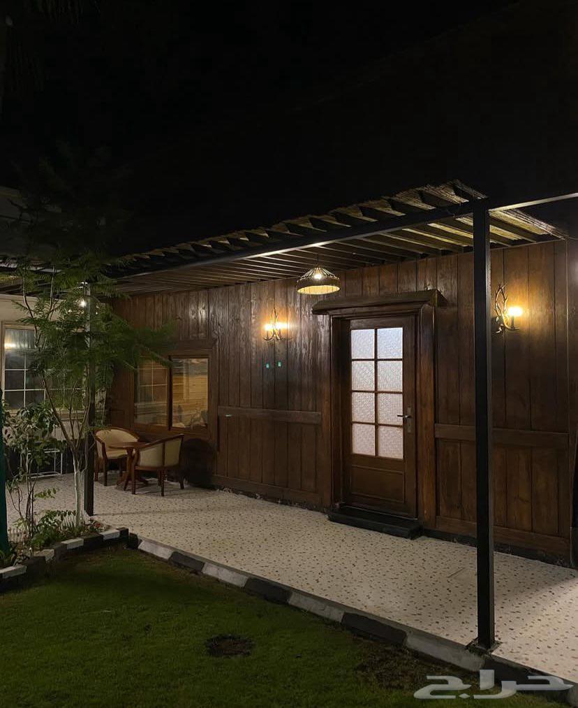 A cottage for rent with a porch63381159266946111