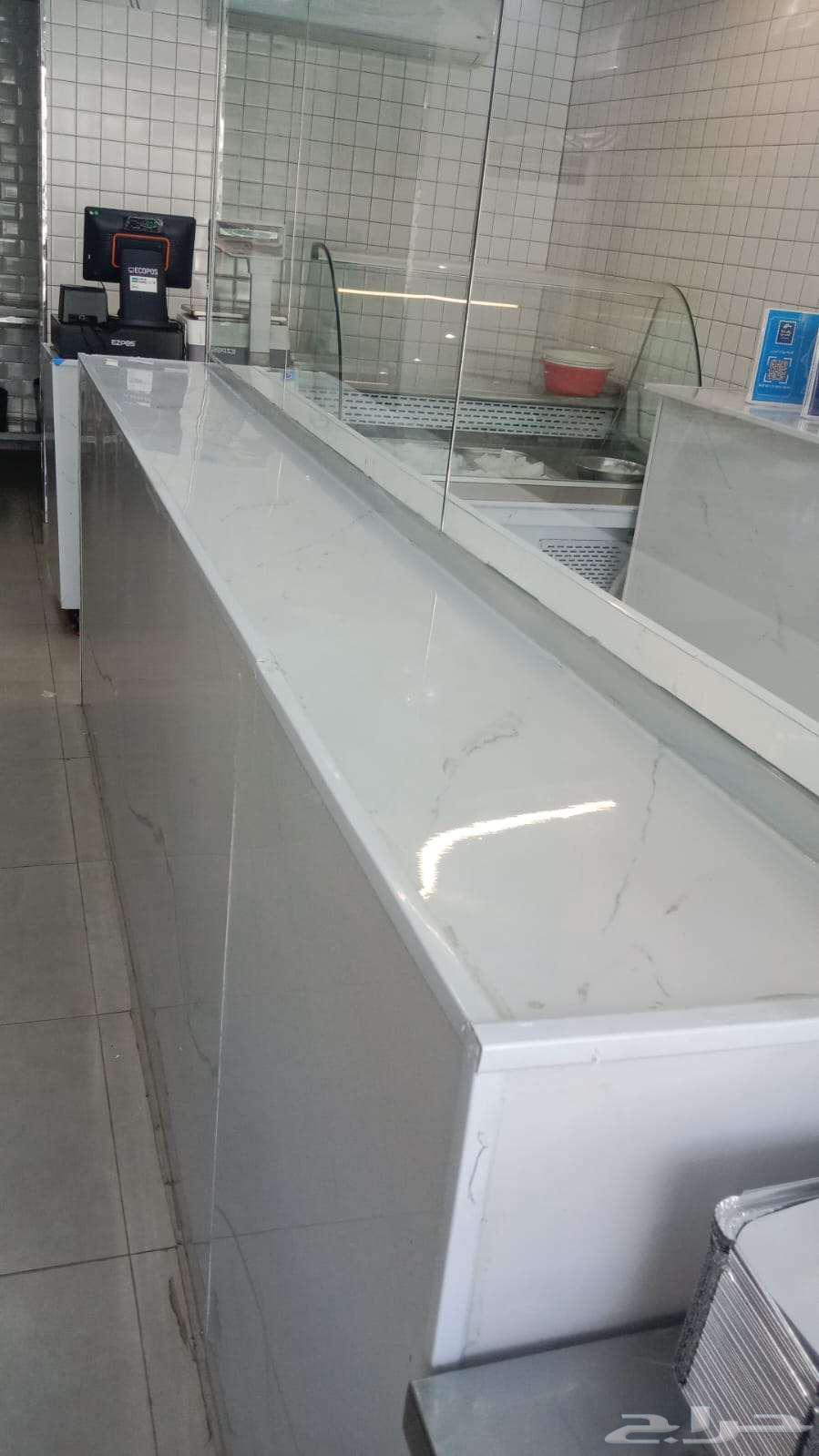 مطعم مأكولات بحرية - موقع مميز في حي السلامة  جدة63381117315459114