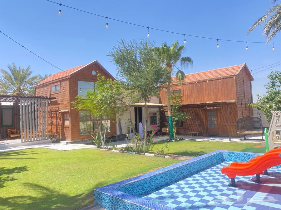 A cottage for rent with a porch63381159266946112