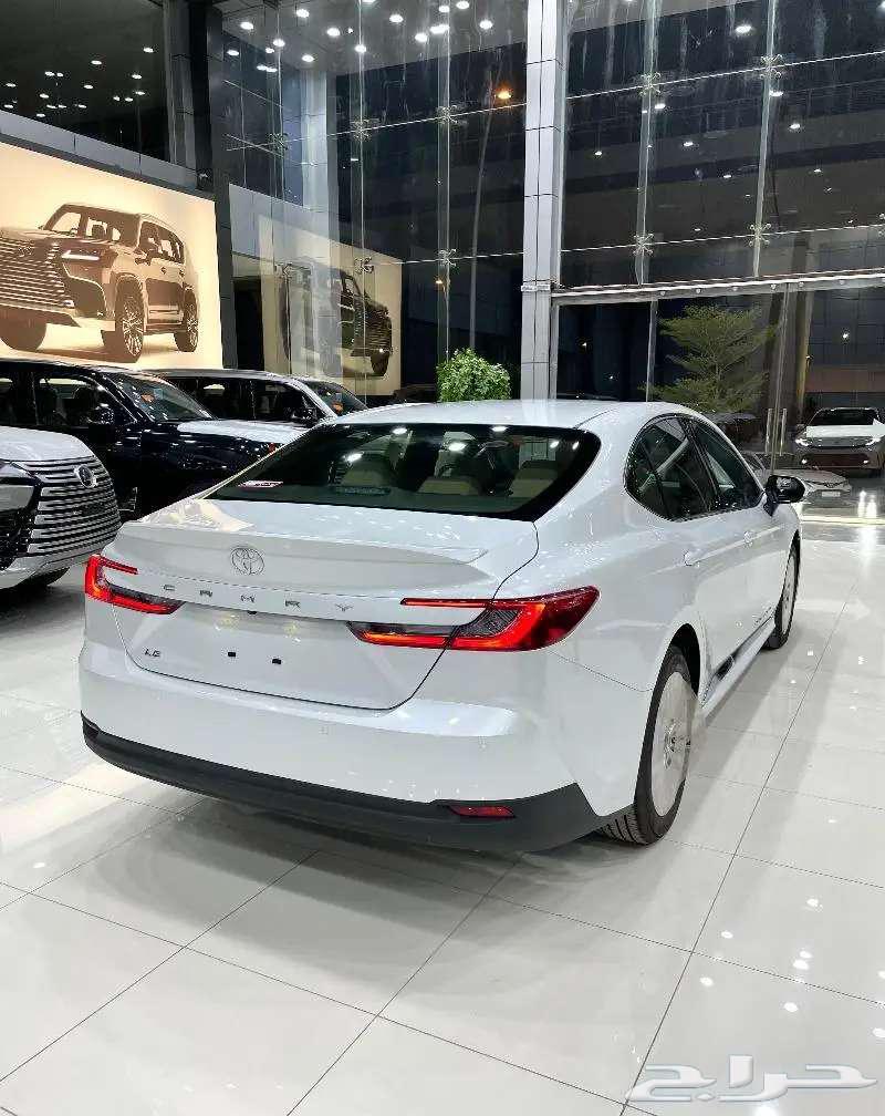تويوتا كامري بنزين نص فل LE 202563381770131971111