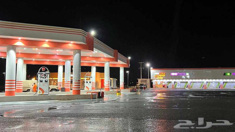 Commercial shops and drive-through booths63381118346497111