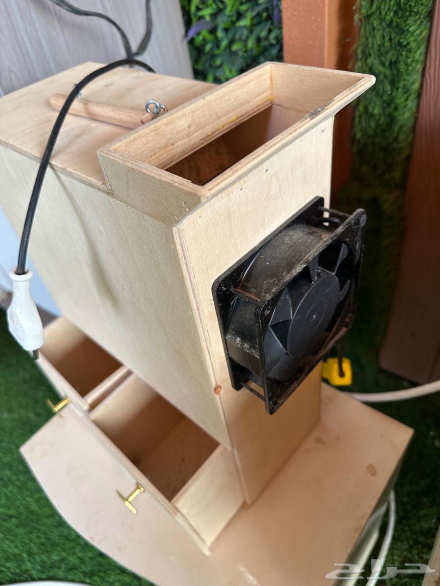 Bird Feed Residue Cleaning Device63618392298498112