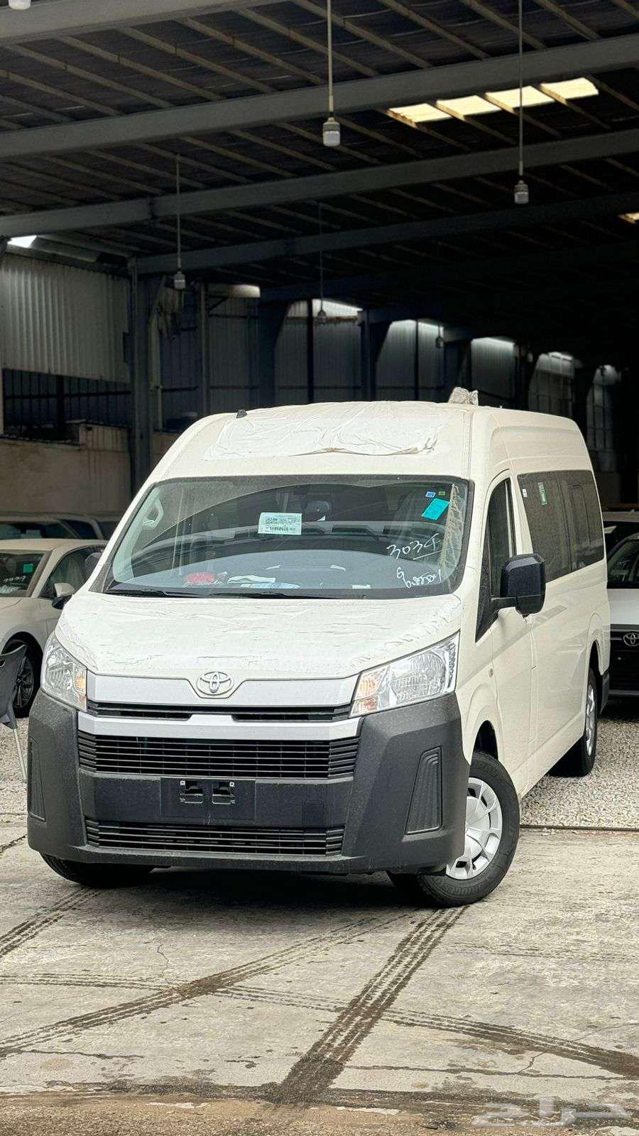 Special offer on 2025 Hiace passenger bus gasoline Saudi63617876629506114