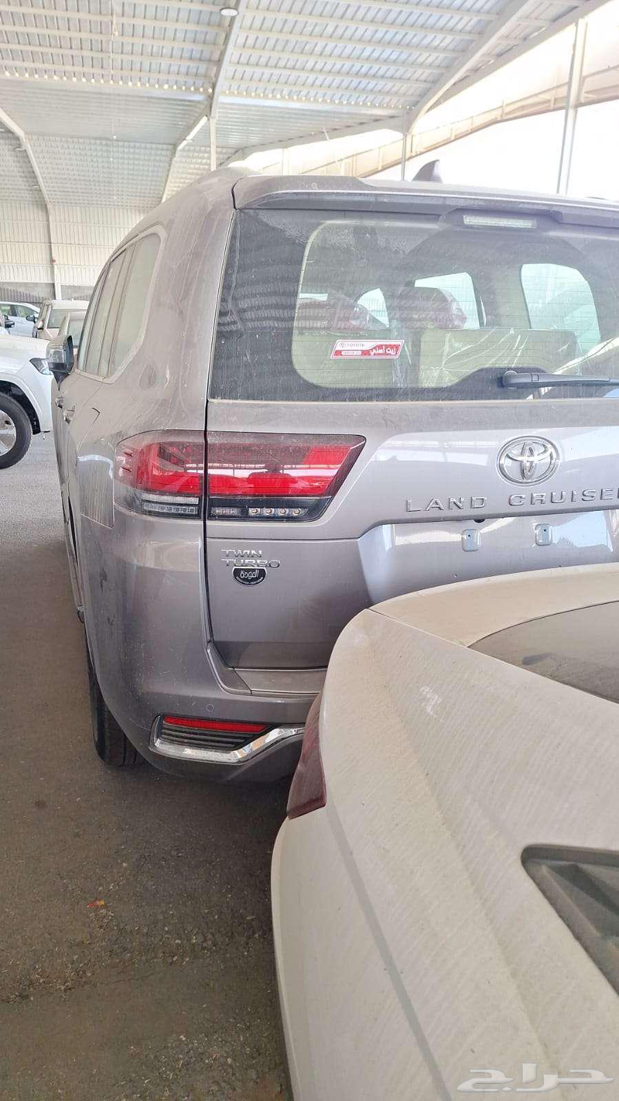 تويوتا لاندكروزر63618833078273112