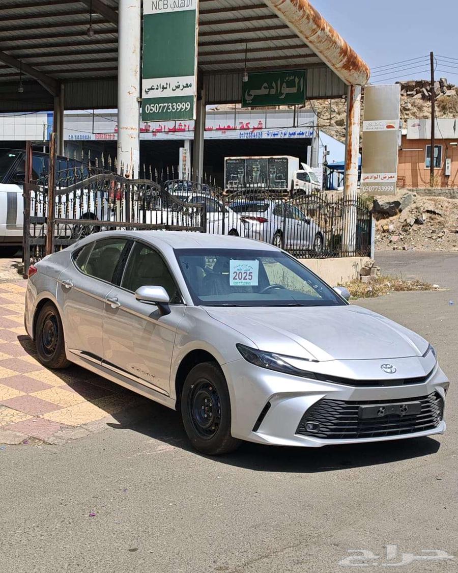 تويوتا كامري E ستاندرد بنزين خليجي موديل 202563623859286913111