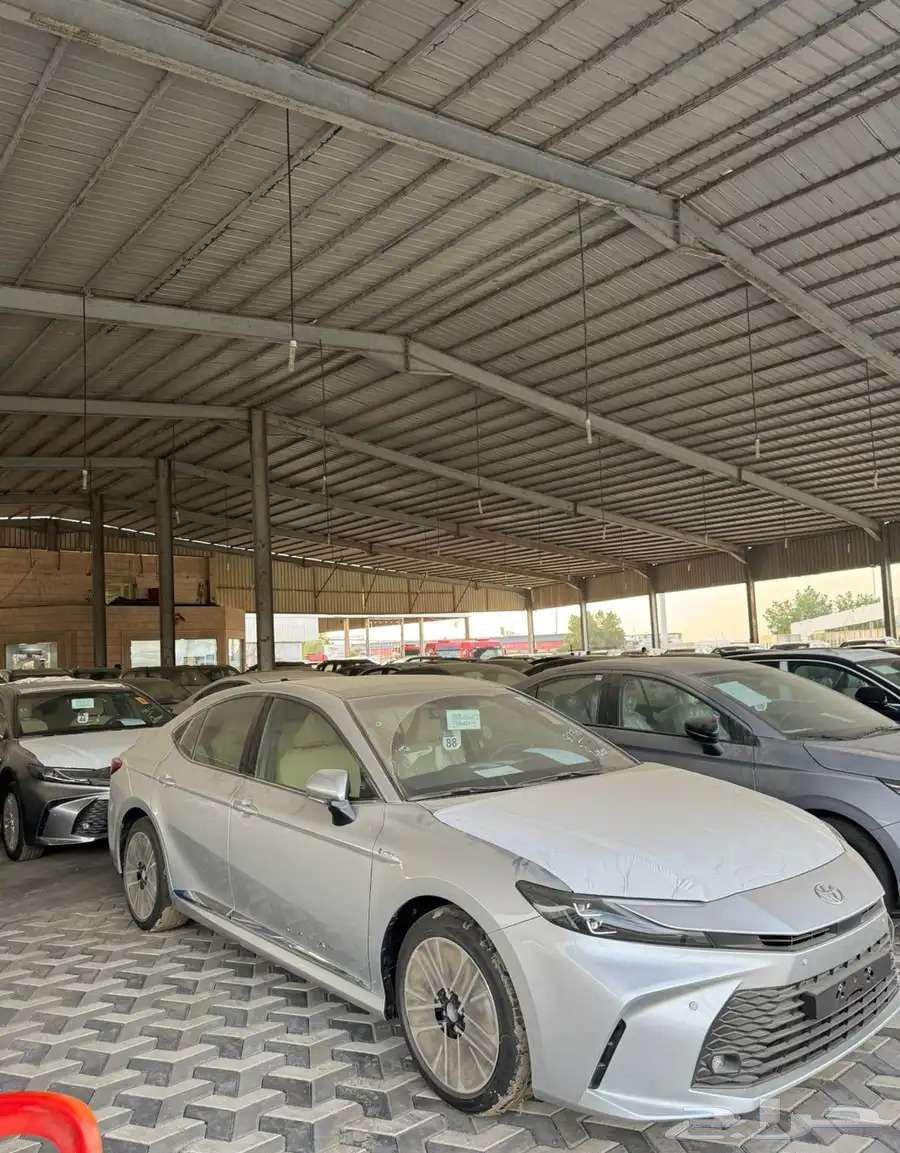 تويوتا كامري LE هايبرد 2025 سعودي اصفار63620977771521111
