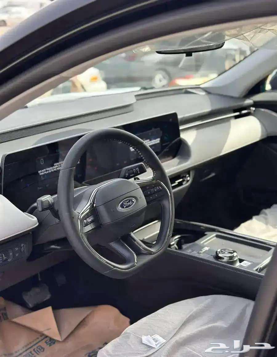 فورد تورس امبيانتي ستاندر 2025 اللون اسود63622054314241113