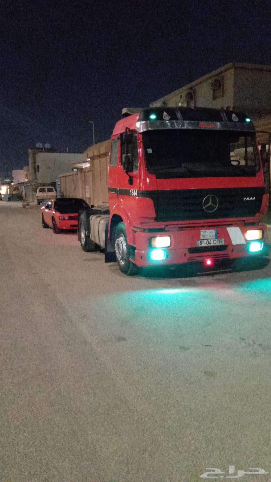 Trailer with flatbed and net container for rent in Khafji, Eastern Province63622125258499111