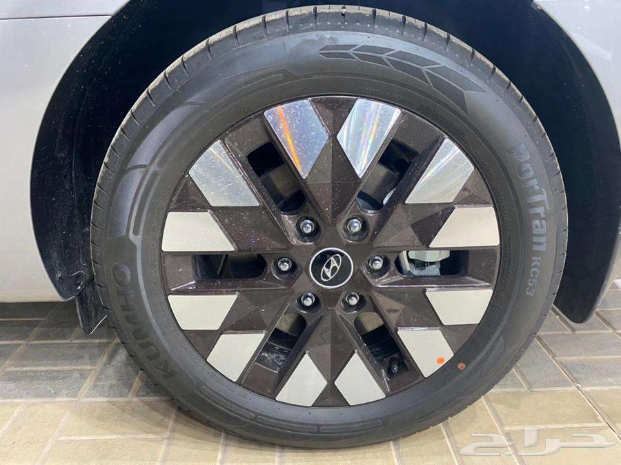 Hyundai Staria Luxury 7-Seater Diesel 2025 Model63620815444355114