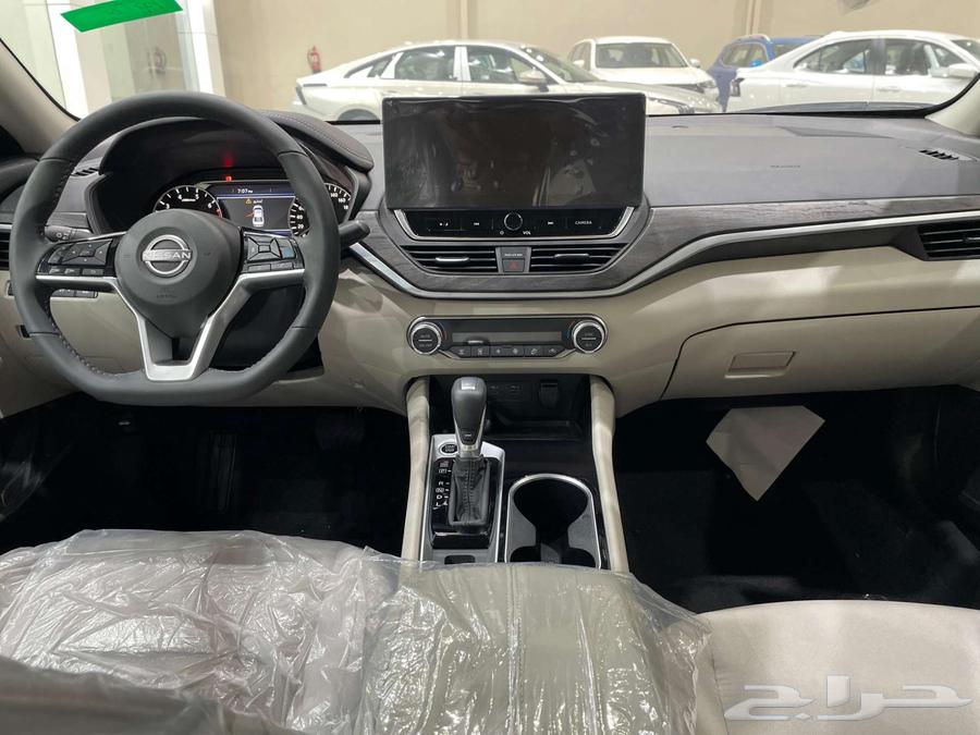 نيسان التيما SV نص فل 2025 117300بالضريبه63654643274881111