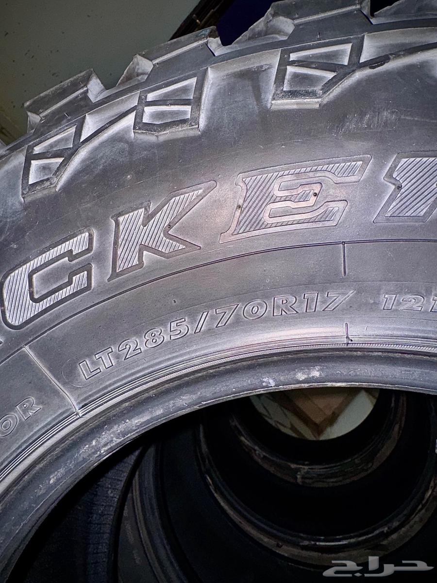 Semi-new stone tires 285 70 1763654652988801112