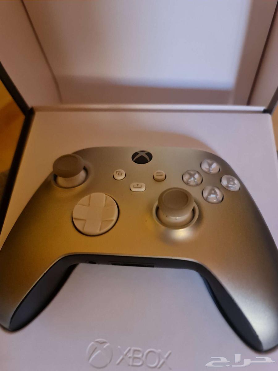 Xbox Controller and Office Chair63618780062337112