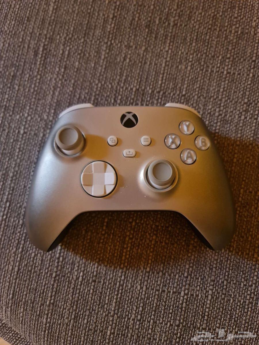 Xbox Controller and Office Chair63618780062337111