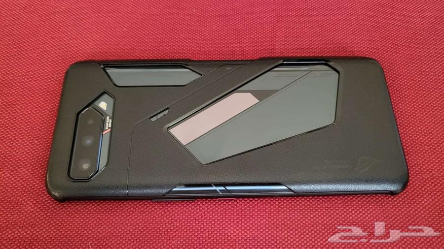 Asus ROG Phone 5 with many accessories63618868626177113