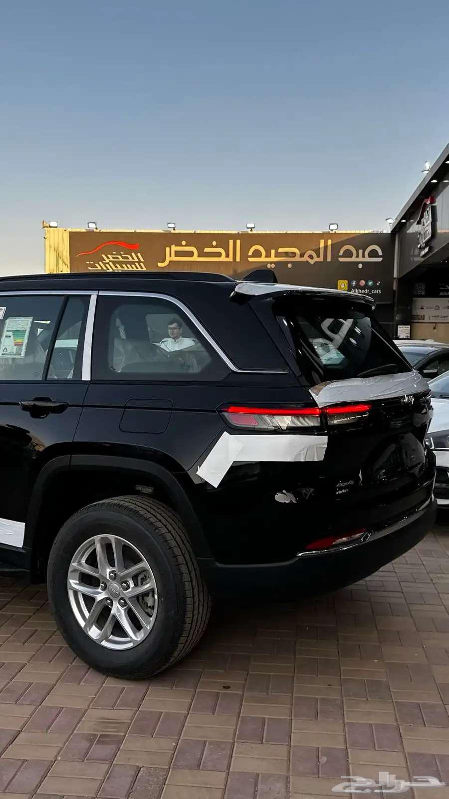 جيب جراند شيروكي لاريدو 2025 لدي شركة الخضر للسيارات63654910317826114