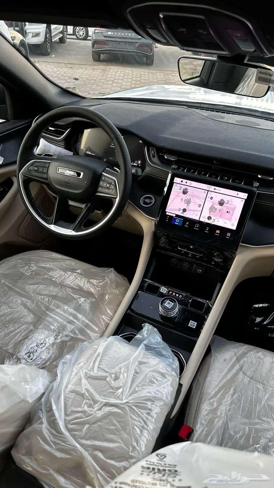 جيب جراند شيروكي لاريدو 2025 لدي شركة الخضر للسيارات63654910317826112