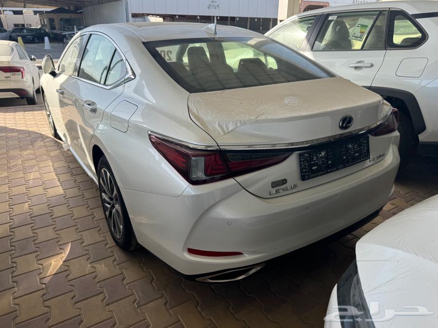 Lexus ES350 CA 2025 Model at Ibn Dhiyab for Cars63655044965635112