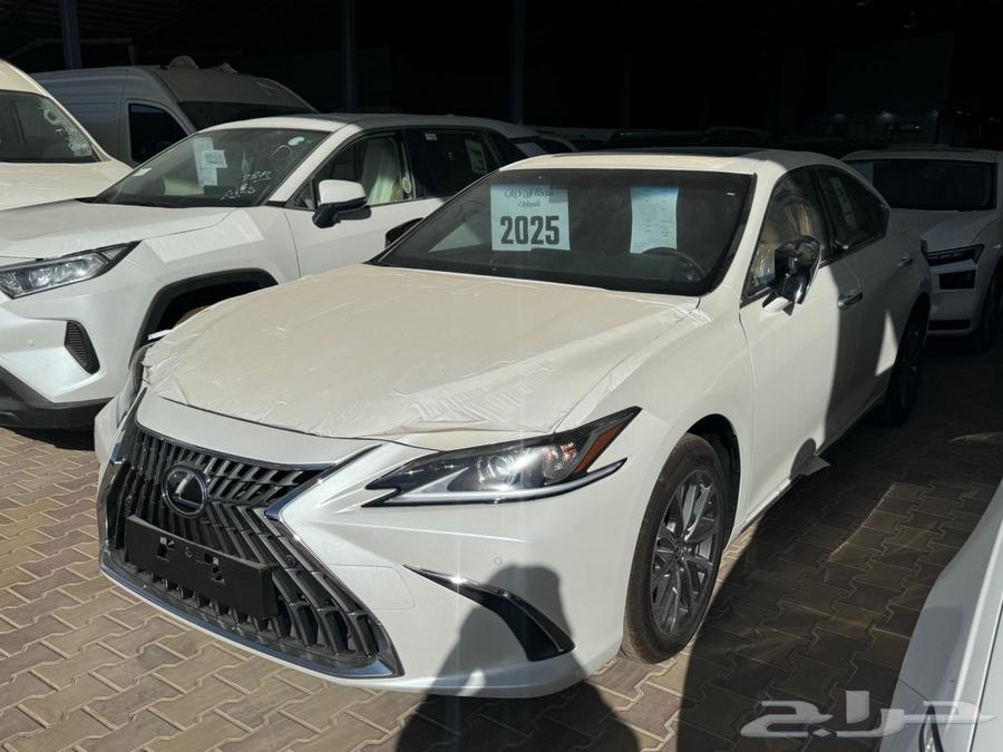 Lexus ES350 CA 2025 Model at Ibn Dhiyab for Cars63655044965635110