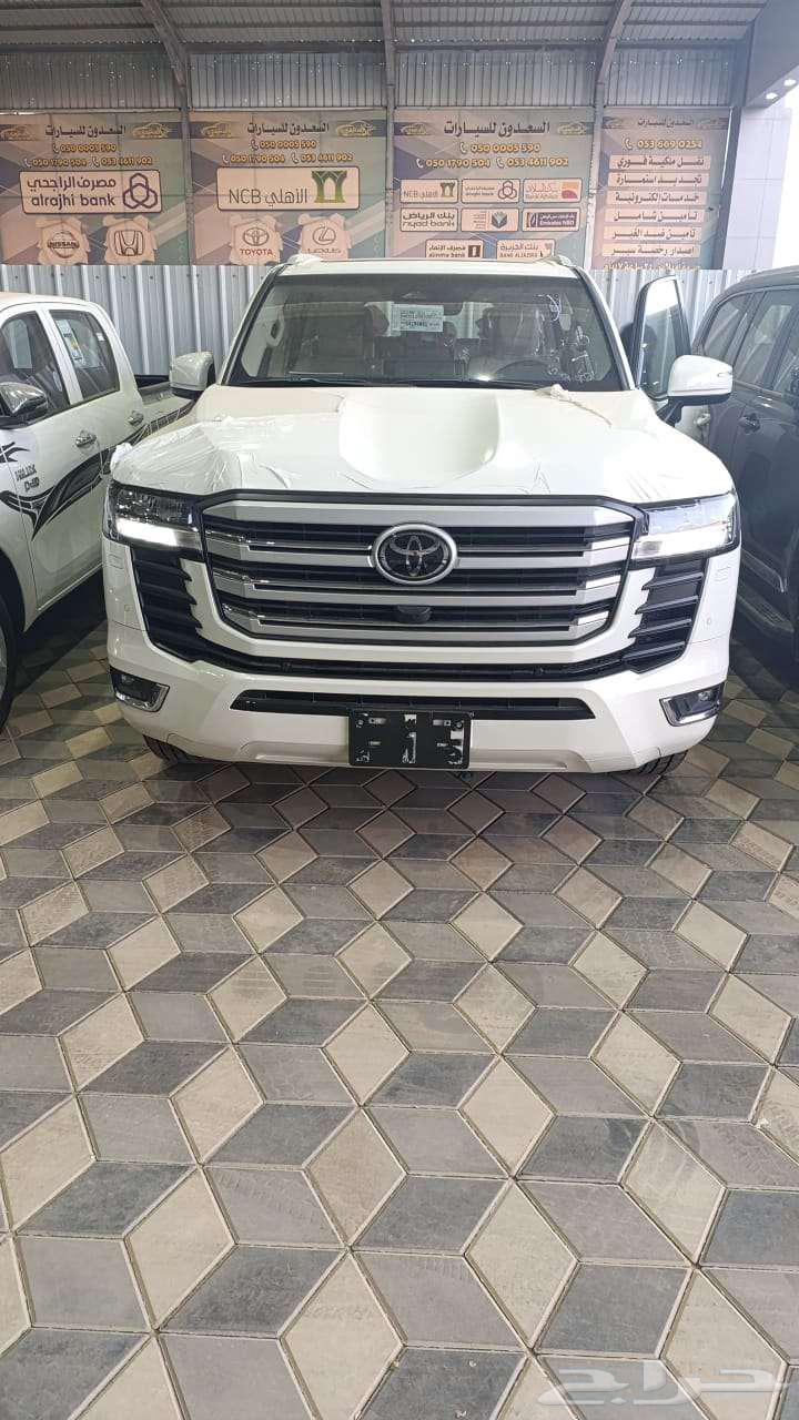 صالون لاندكروزر GXR L463655163627138110
