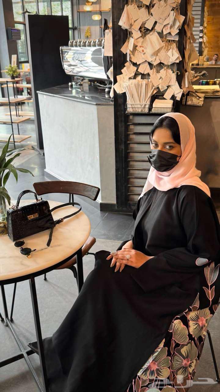 عباية عصرية وانيقة نوع القماش كتان فاخر63655106331905112