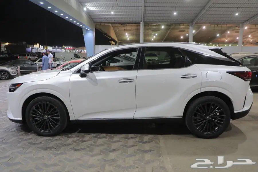 ليكزس RX 350 AA فتحة سقف جلد اربعة سلندر موديل 202463655174552835114