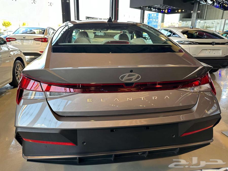 Hyundai Elantra Smart 2025 with attractive price and special offer 2.0 engine63655167877121114
